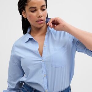 GAP 100% cotton blue fitted button down shirt / blouse size small EUC